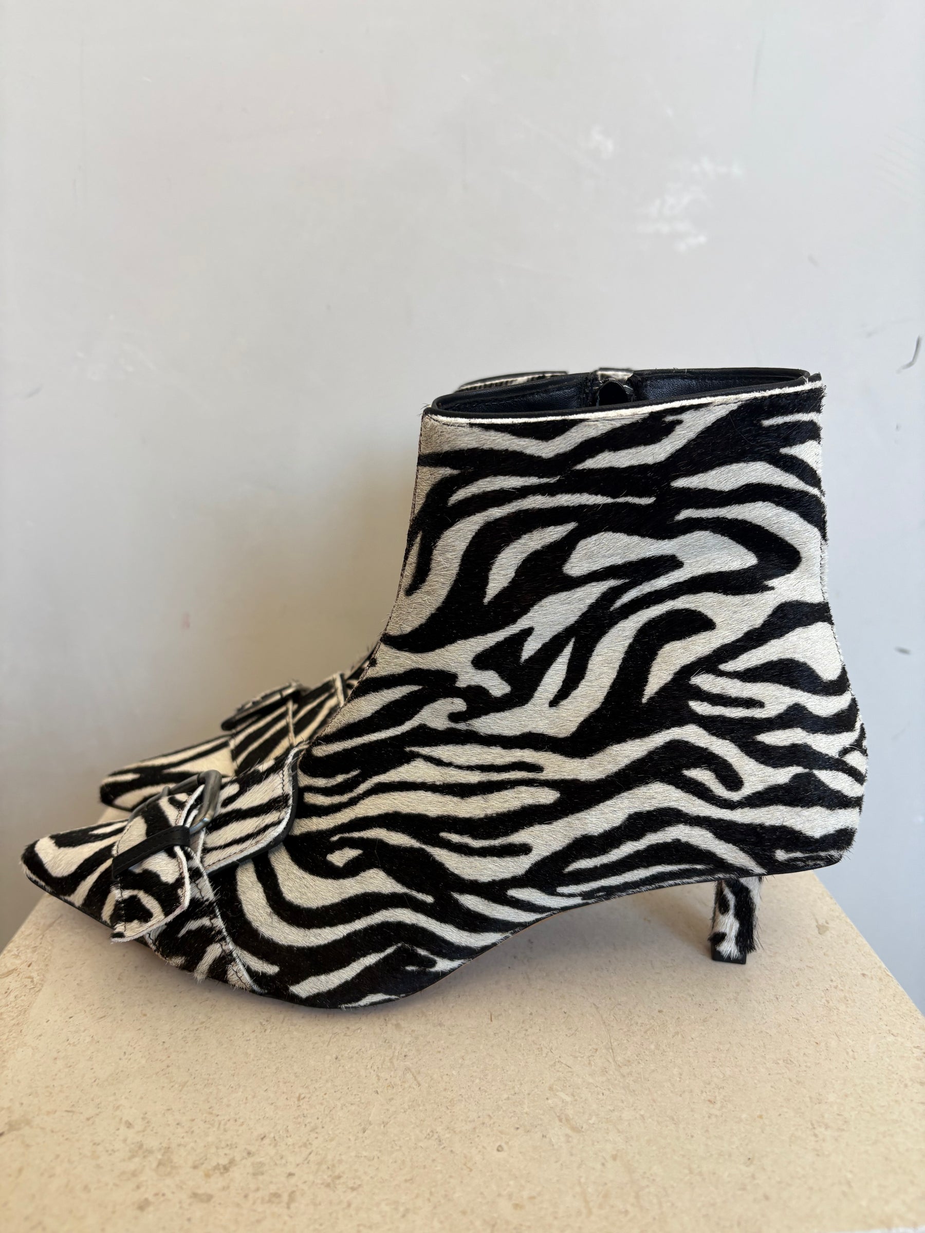 Essentiel Antwerp Ickle Animal Print Booties Black And White, 40