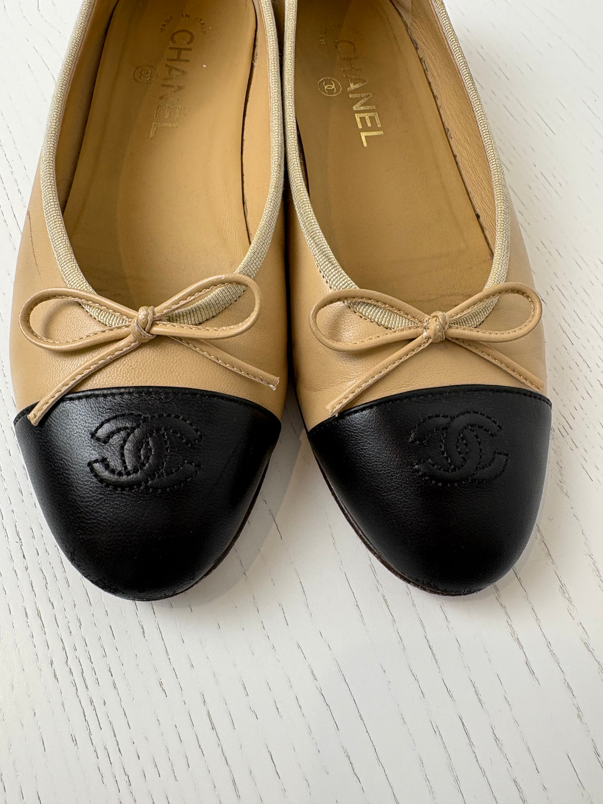 Chanel Beige and Black Leather Ballet Flats, 39