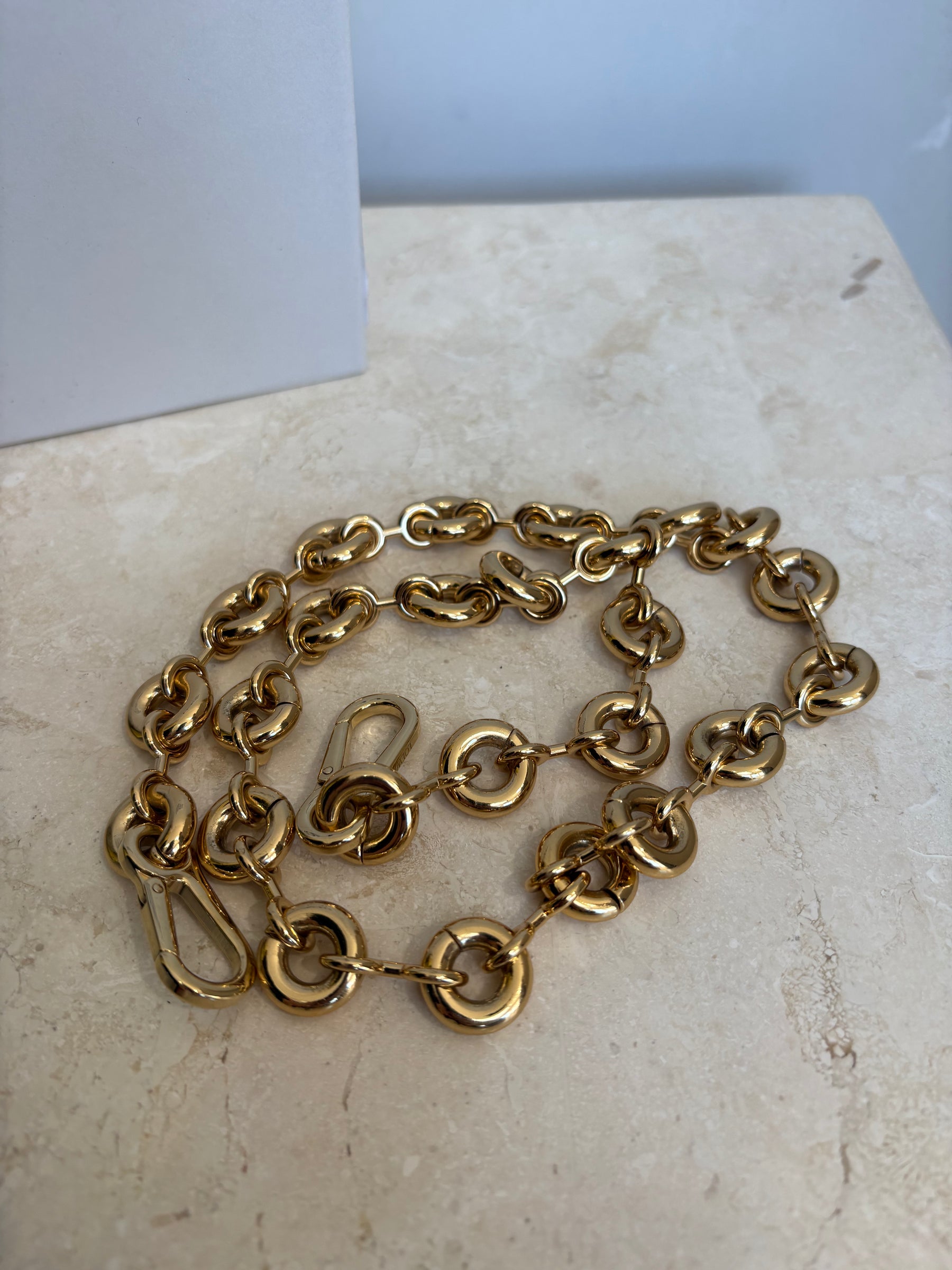 Loewe Donut chain