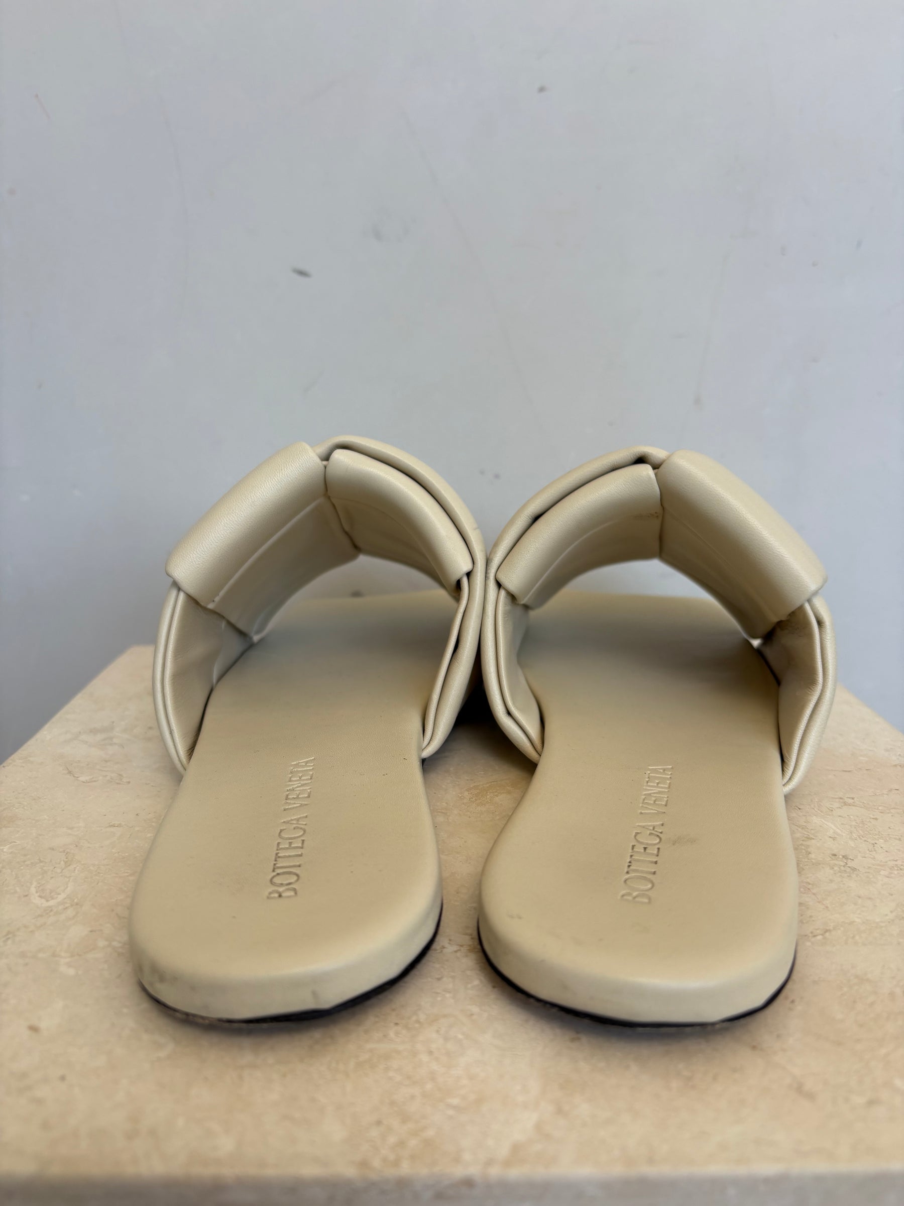 Bottega Veneta Lido Flat Woven Sandal, 41