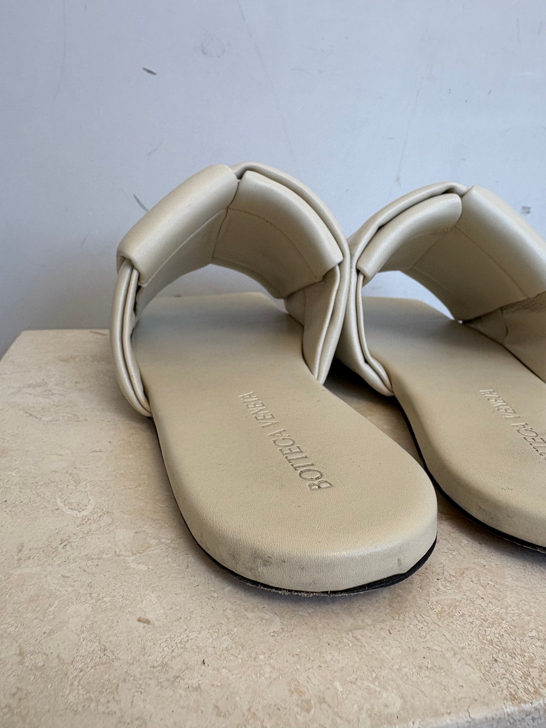 Bottega Veneta Lido Flat Woven Sandal, 41