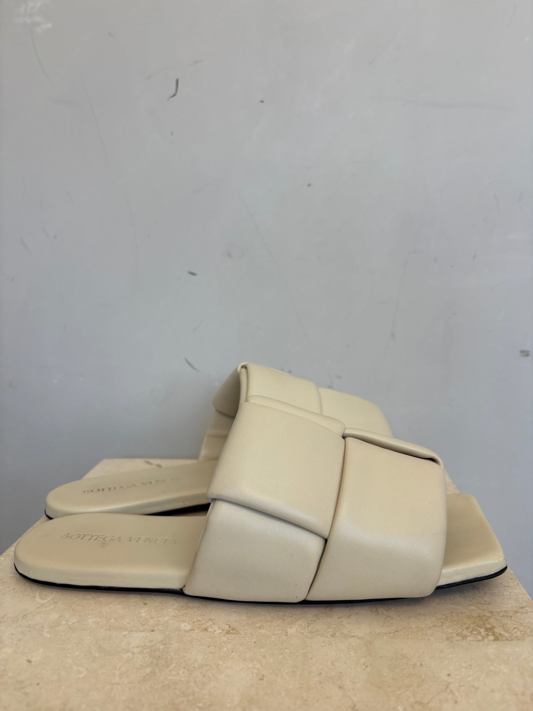 Bottega Veneta Lido Flat Woven Sandal, 41