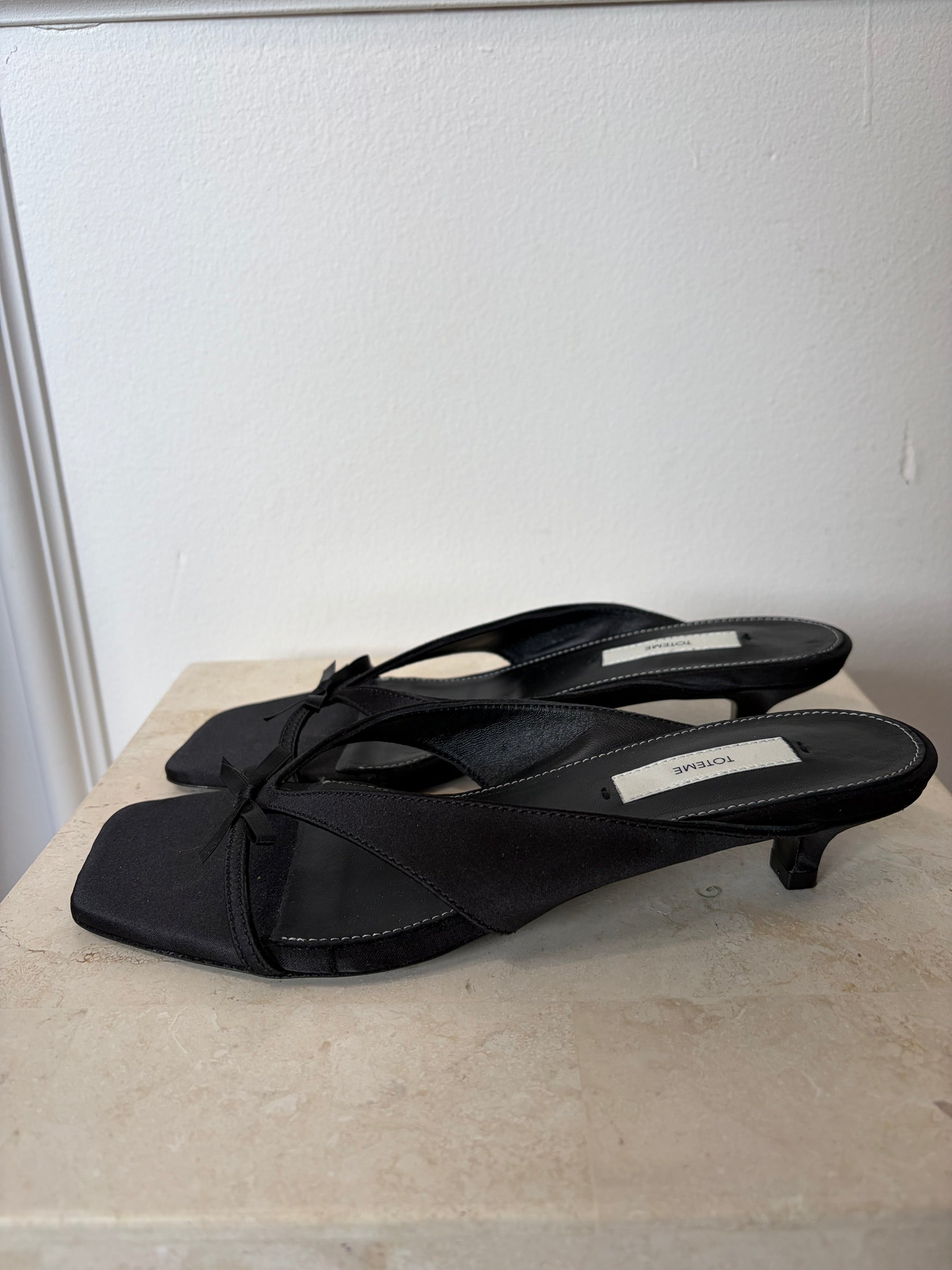 Toteme Bow Detail Satin Mules Black, 37