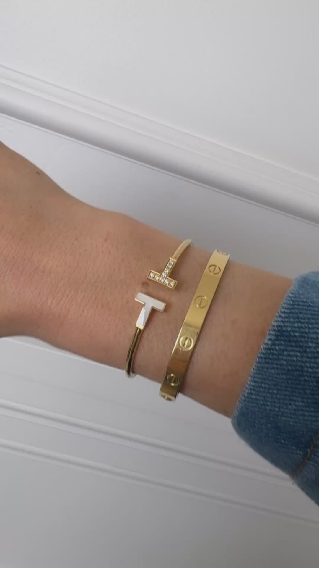 Tiffany & Co. Wire Bracelet in Yellow Gold with Mother-of-pearl and Diamonds, XS